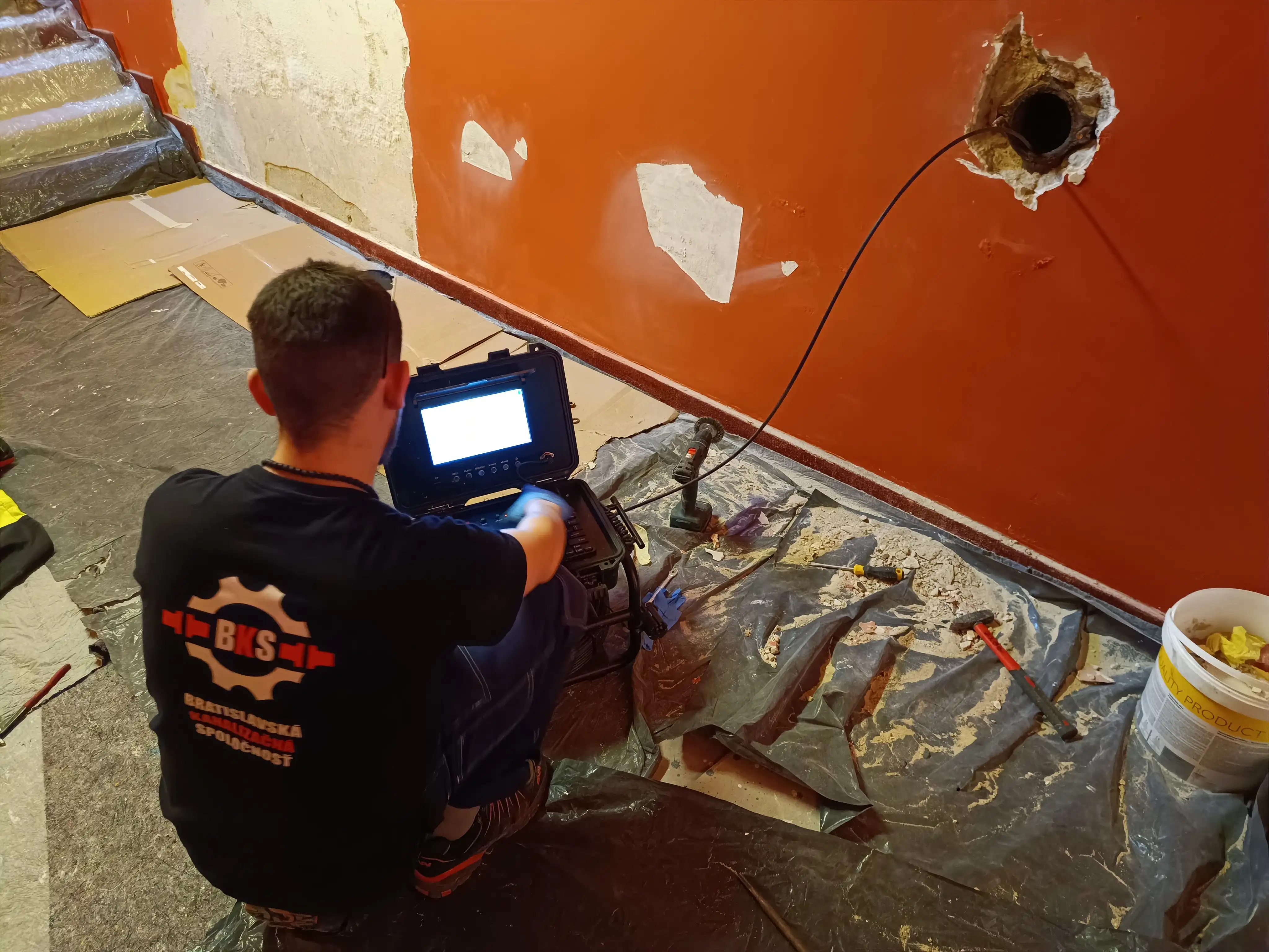 Technik pri kamerovom monitoringu potrubia